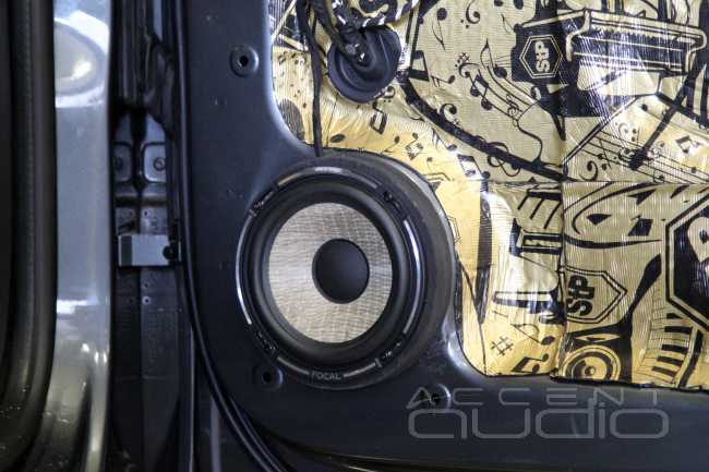 Правильная трешка с сабвуфером: новая аудиосистема для VW Amarok