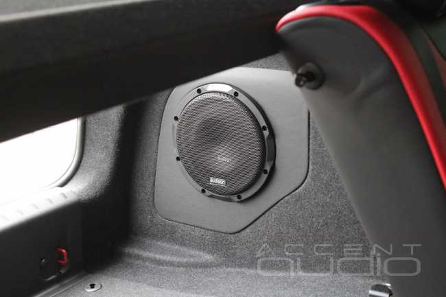 Звук в BMW 118i: полноценная система на одном усилителе