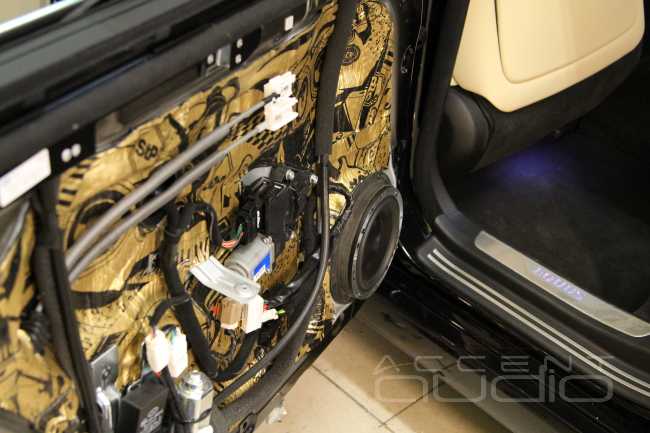 Роскошь звука для задних пассажиров Hyundai Genesis