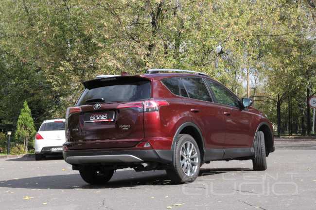 Отличный звук в новой Toyota Rav4: дёшево у всех – разница в доверии