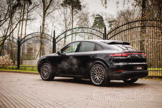 Штатная премиум аудиосистема в новом Porsche Cayenne Coupe