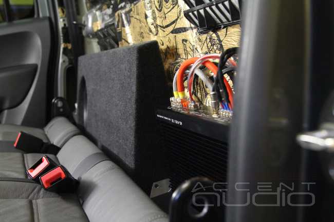 Правильная трешка с сабвуфером: новая аудиосистема для VW Amarok