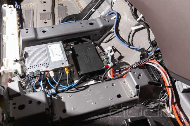 Жёлтая роскошь звука Focal KX для нового Range Rover Sport