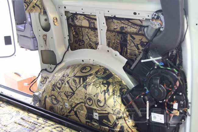 Volkswagen Multivan шумоизоляция и эффективная модернизация аудиосистемы за минимальные деньги