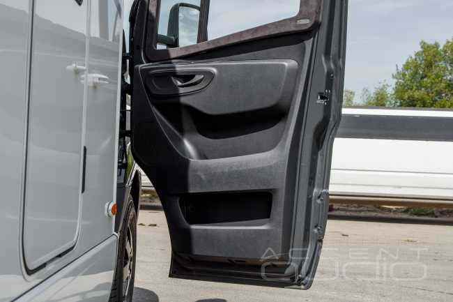 А я – в домике: автозвук и дооснащение автодома Mercedes-Benz Hymer