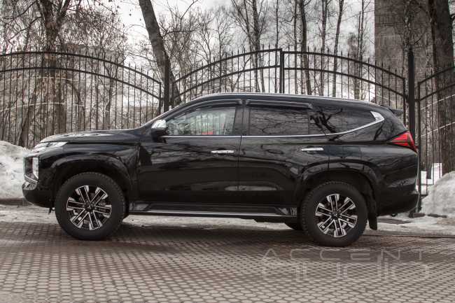 Нескромный звук в скромном Mitsubishi Pajero Sport 