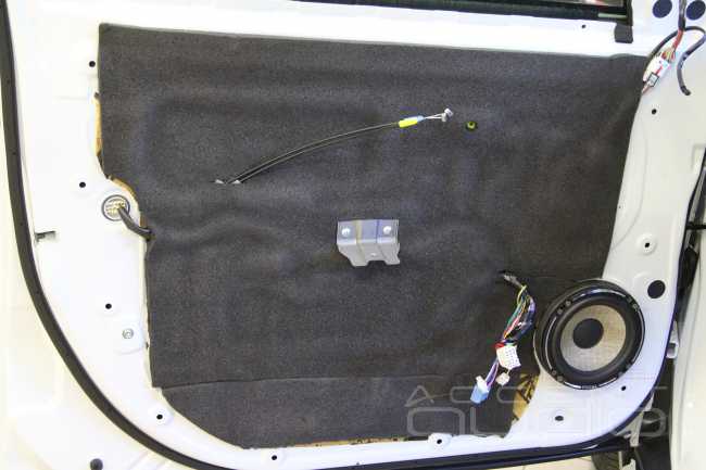 Модернизация звука, шумоизоляция и черный потолок из алькантары для Mitsubishi Outlander