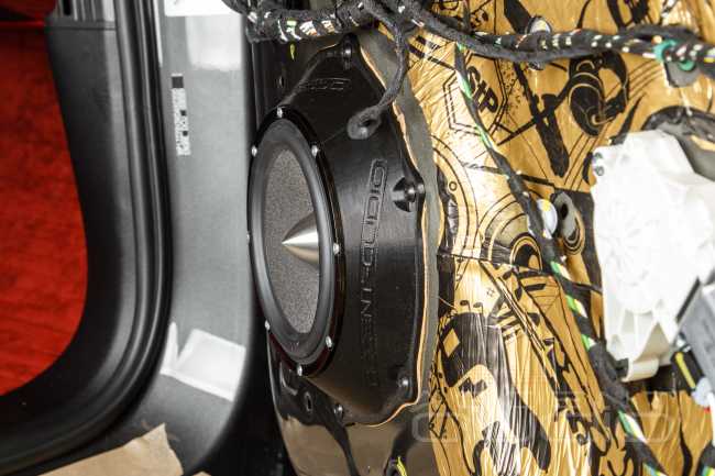 Смена принципов: премиальная аудиосистема Audiotec-Fischer для нового Porsche Cayenne Turbo