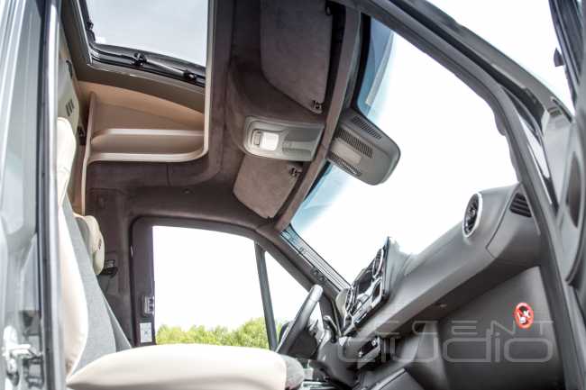 А я – в домике: автозвук и дооснащение автодома Mercedes-Benz Hymer