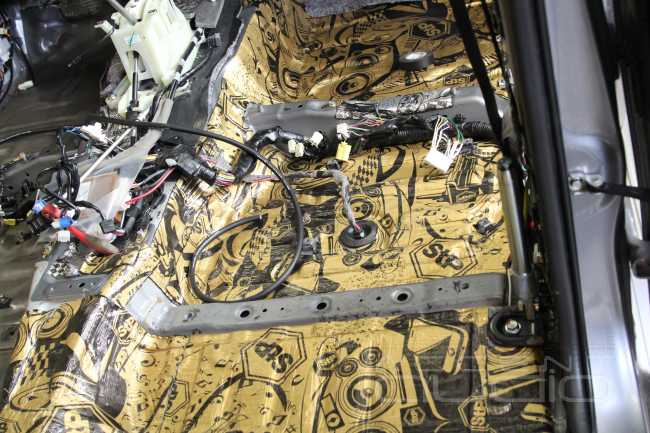 Модернизация аудиосистемы и шумоизоляция нового Mitsubishi Pajero Sport