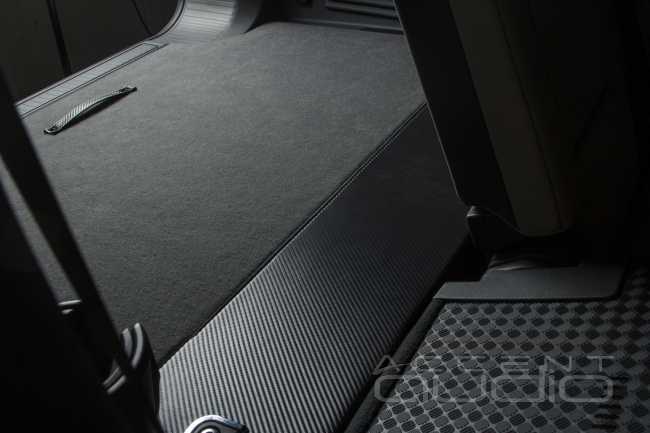 Новый Land Rover Defender: удаляем дичь от Meridian и устанавливаем ЗВУК