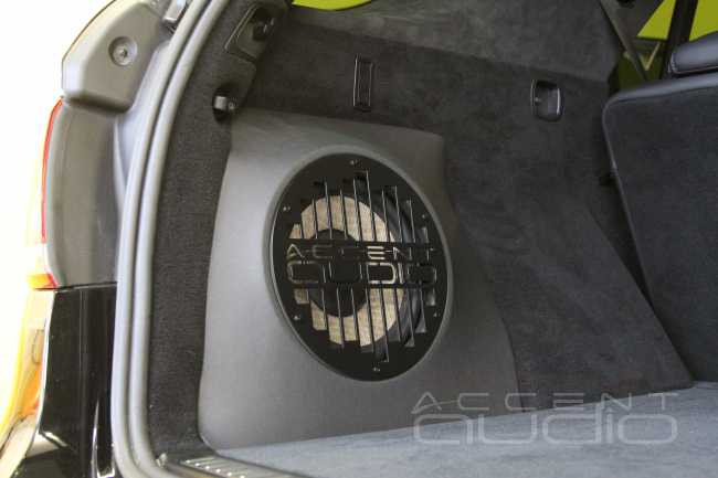 Mercedes-Benz GLE Яркий и громкой звук 