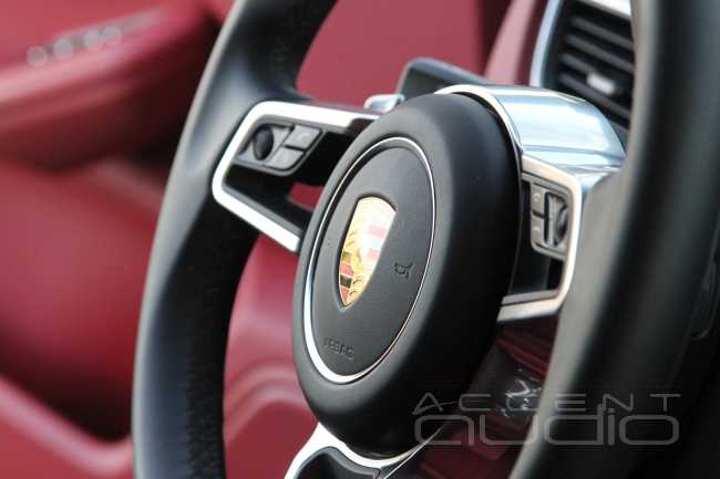 Porsche Macan - Bose + Focal = House Music!