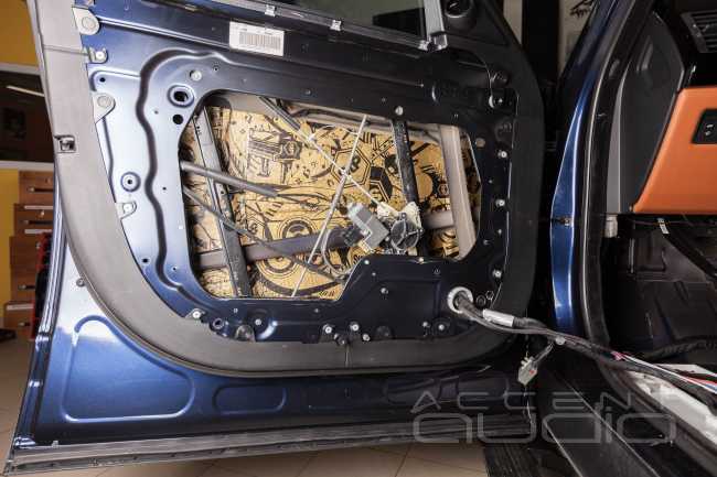 Hi-End штатно: аудиосистема премиум класса вместо Meridian