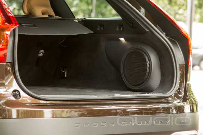 Живой звук новой аудиосистемы в Volvo V90 Cross Country 2021