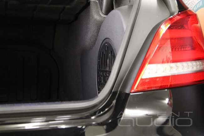 Роскошь звука для задних пассажиров Hyundai Genesis