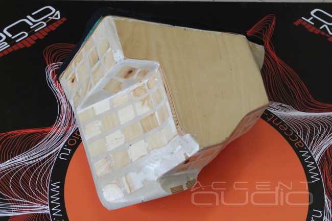 Burmester отправляем на полку – устанавливаем настоящую аудиосистему в спортивный Mercedes-Benz GT