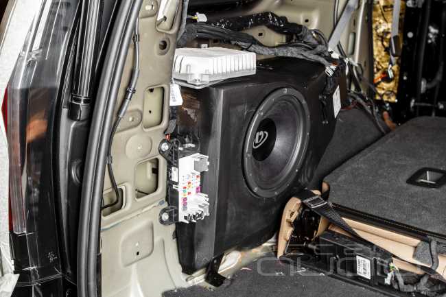 Немецкий звук в американской машине: модернизация аудиосистемы Cadillac Escalade