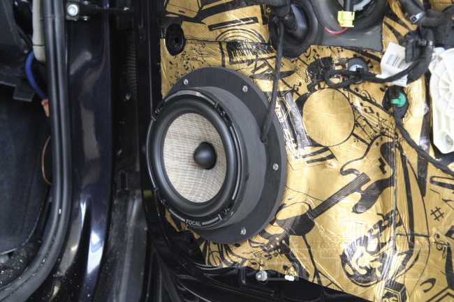 Большому брату сабвуфер надо: настоящий звук для Volkswagen Teramont !