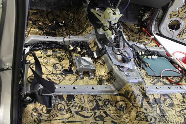 Mitsubishi Pajero Sport 2018 и Focal универсальная система