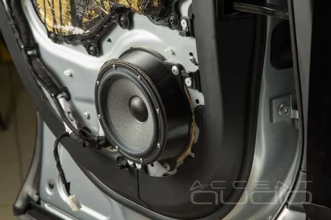 Не бюджетное решение: замена Meridian на аудиосистему в новом Range Rover