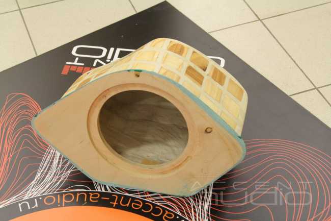 Звук в BMW 118i: полноценная система на одном усилителе