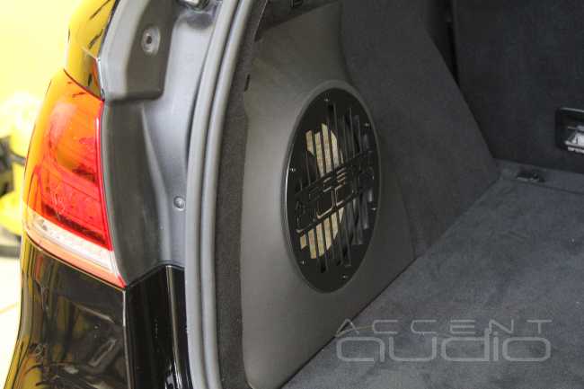 Mercedes-Benz GLE Яркий и громкой звук 