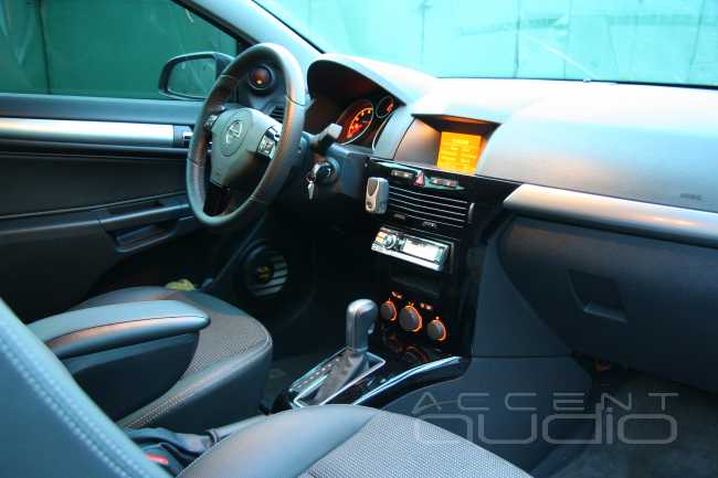 Скромное обаяние Opel Astra: Alpine 9855 PolkAudio MM6 Eton EC 500.4