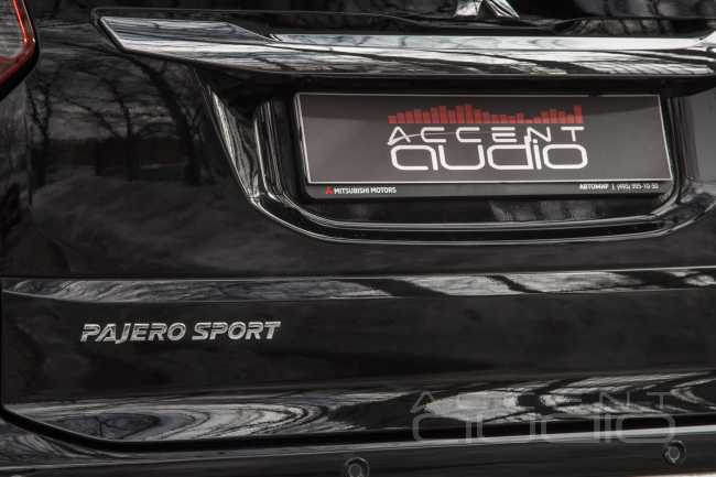 Нескромный звук в скромном Mitsubishi Pajero Sport 