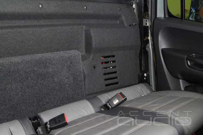 Правильная трешка с сабвуфером: новая аудиосистема для VW Amarok