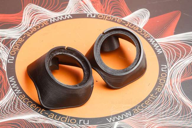 Комплект из двух подиумов для установки высокочастотных излучателей в LR Defender 2019-2024.