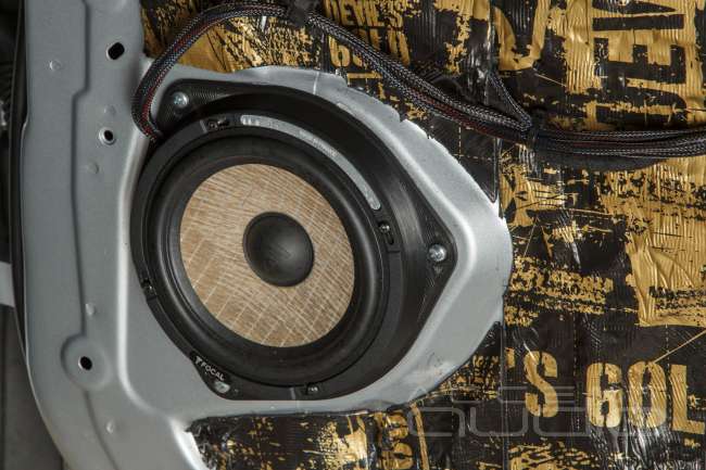 Комплект из двух подиумов для установки 165 мм мидбасовых излучателей в Geely Atlas 20XX-20XX.