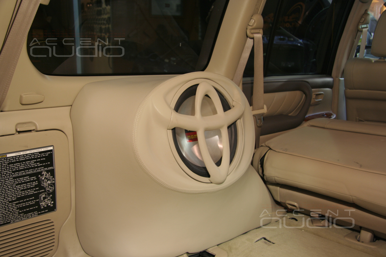 Съемный сабвуфер СТЕЛС в Toyota Land Cruiser 100