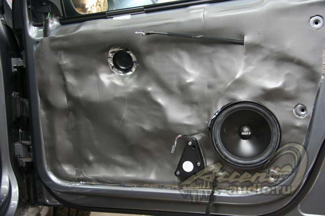 Установка 3-х компонентной акустики ETON в Volkswagen Golf V
