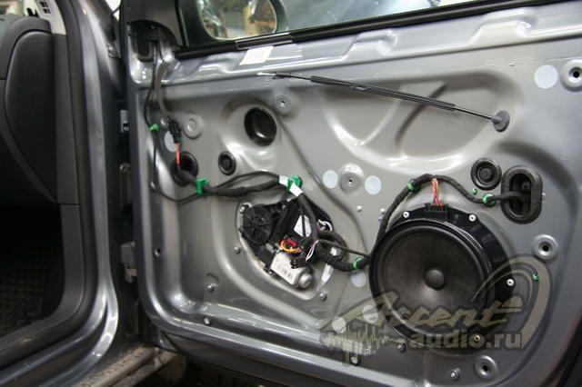 Установка 3-х компонентной акустики ETON в Volkswagen Golf V