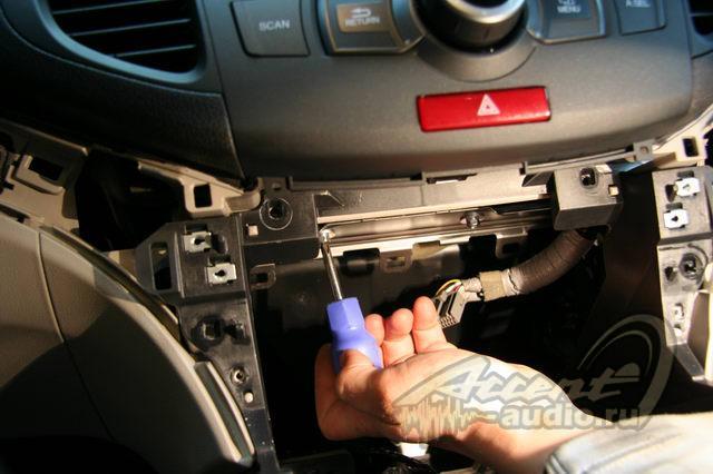 ПОДРОБНО: процесс снятия штатной магнитолы Honda Accord NEW